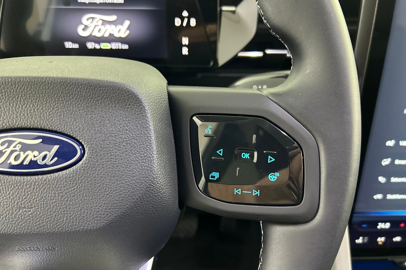 Ford Explorer iso kuva 24