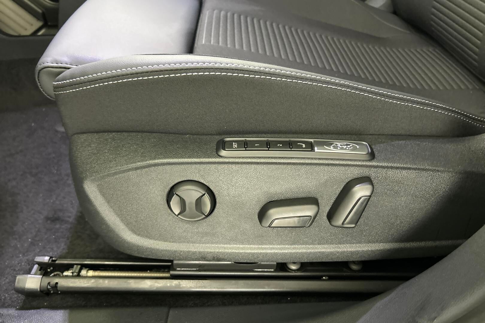 Ford Explorer iso kuva 28