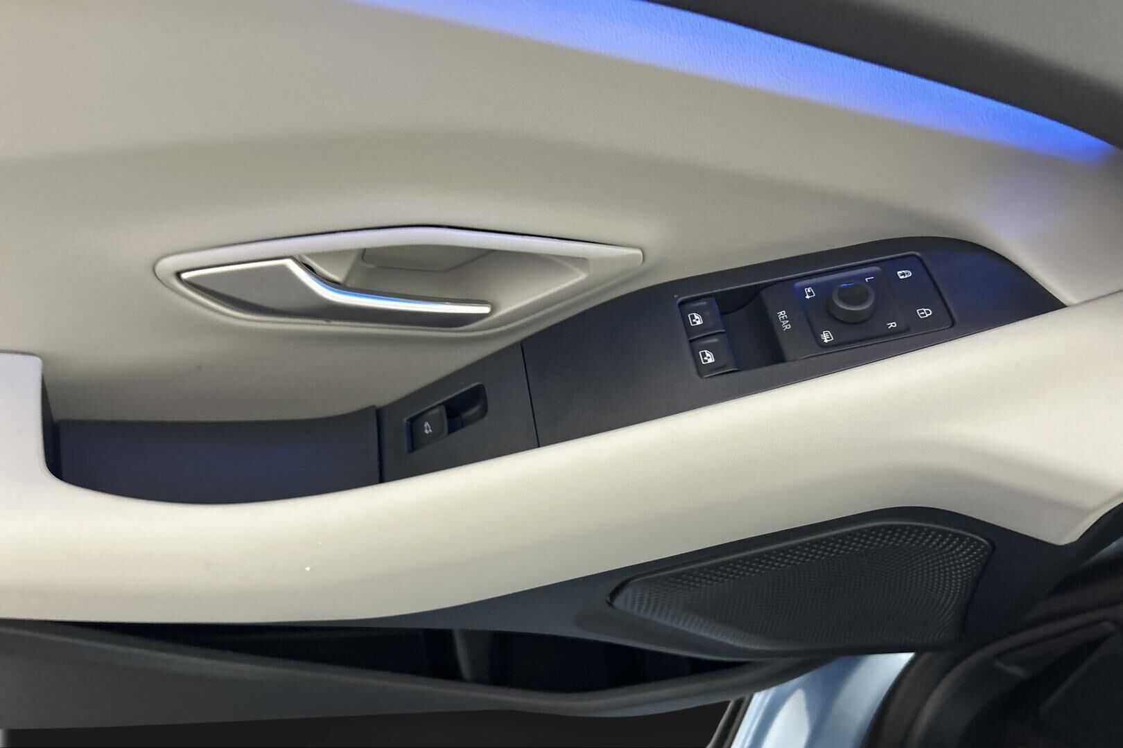 Ford Explorer iso kuva 29