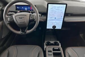 Ford Mustang Mach-E esikatselu 14