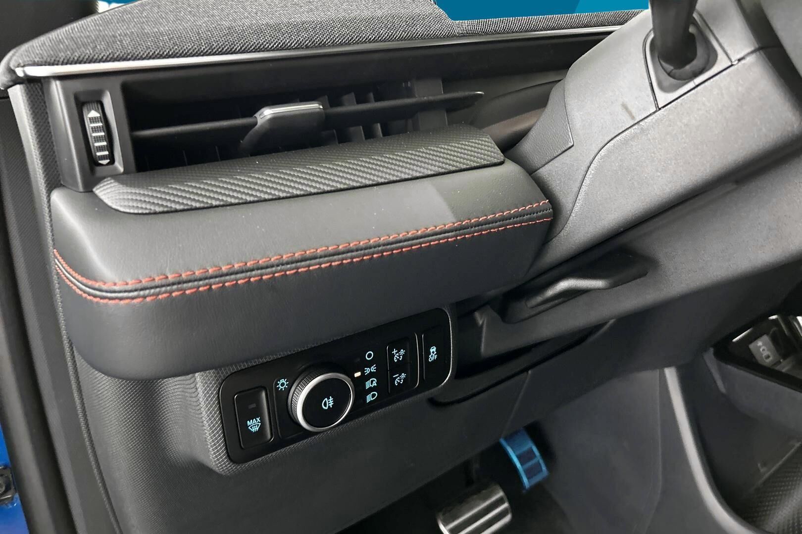 Ford Mustang Mach-E iso kuva 28