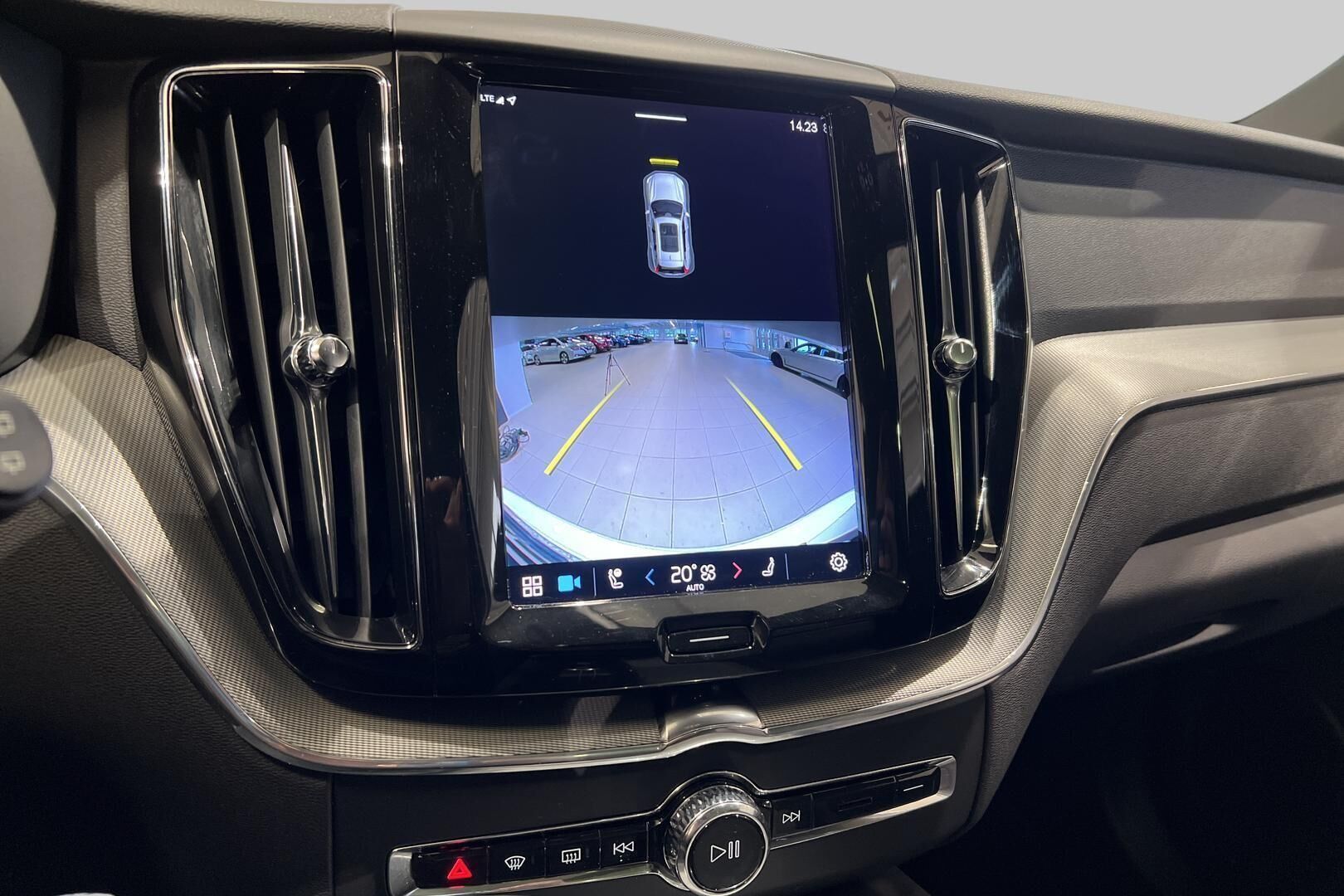 VOLVO XC60 iso kuva 11