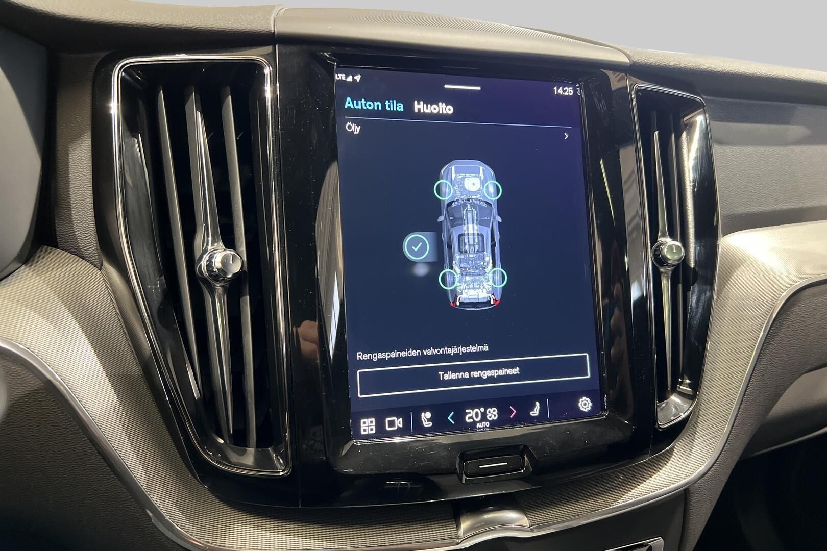 VOLVO XC60 iso kuva 12