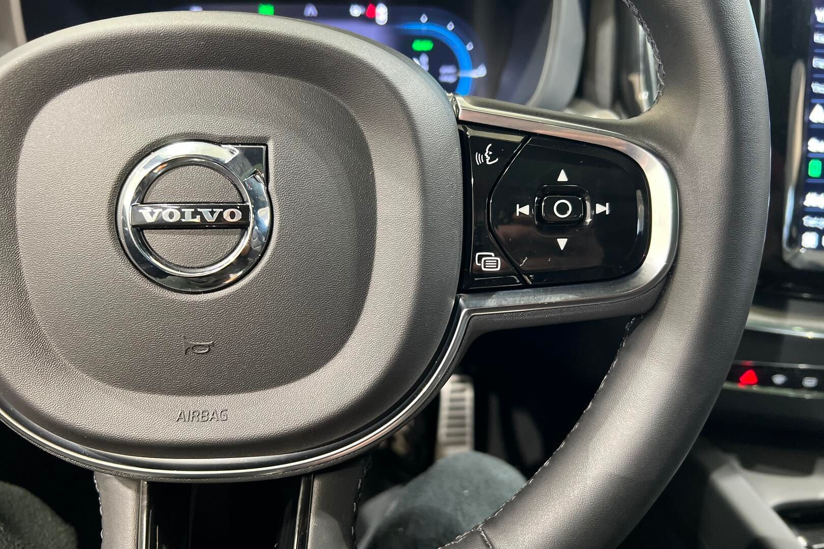 VOLVO XC60 iso kuva 16