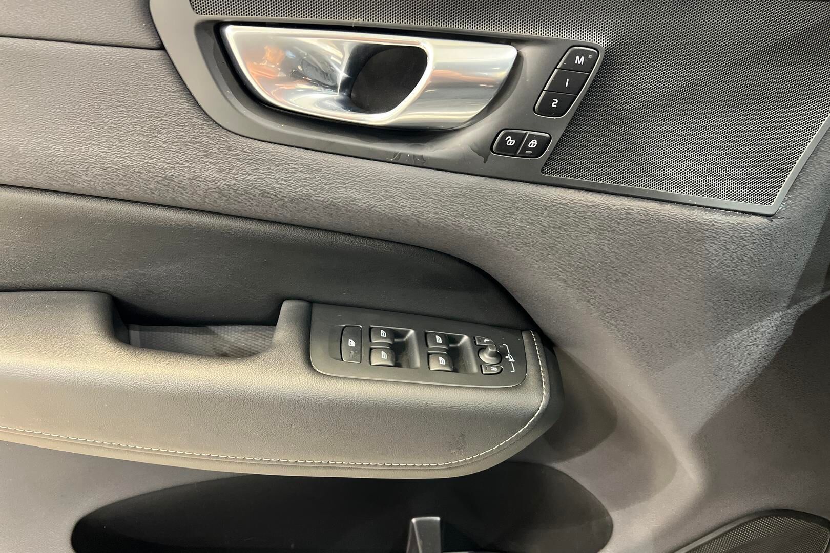 VOLVO XC60 iso kuva 18