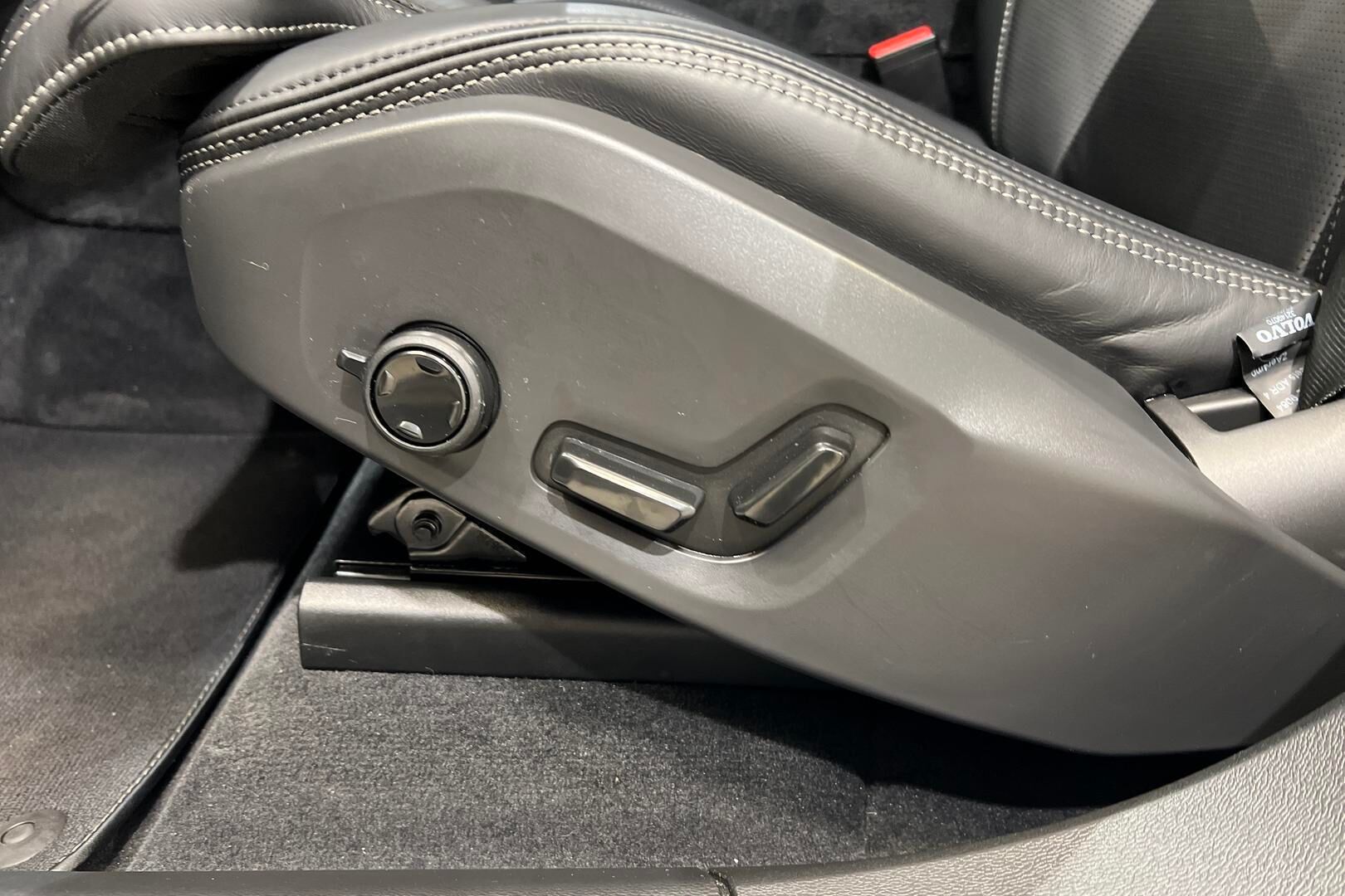 VOLVO XC60 iso kuva 19
