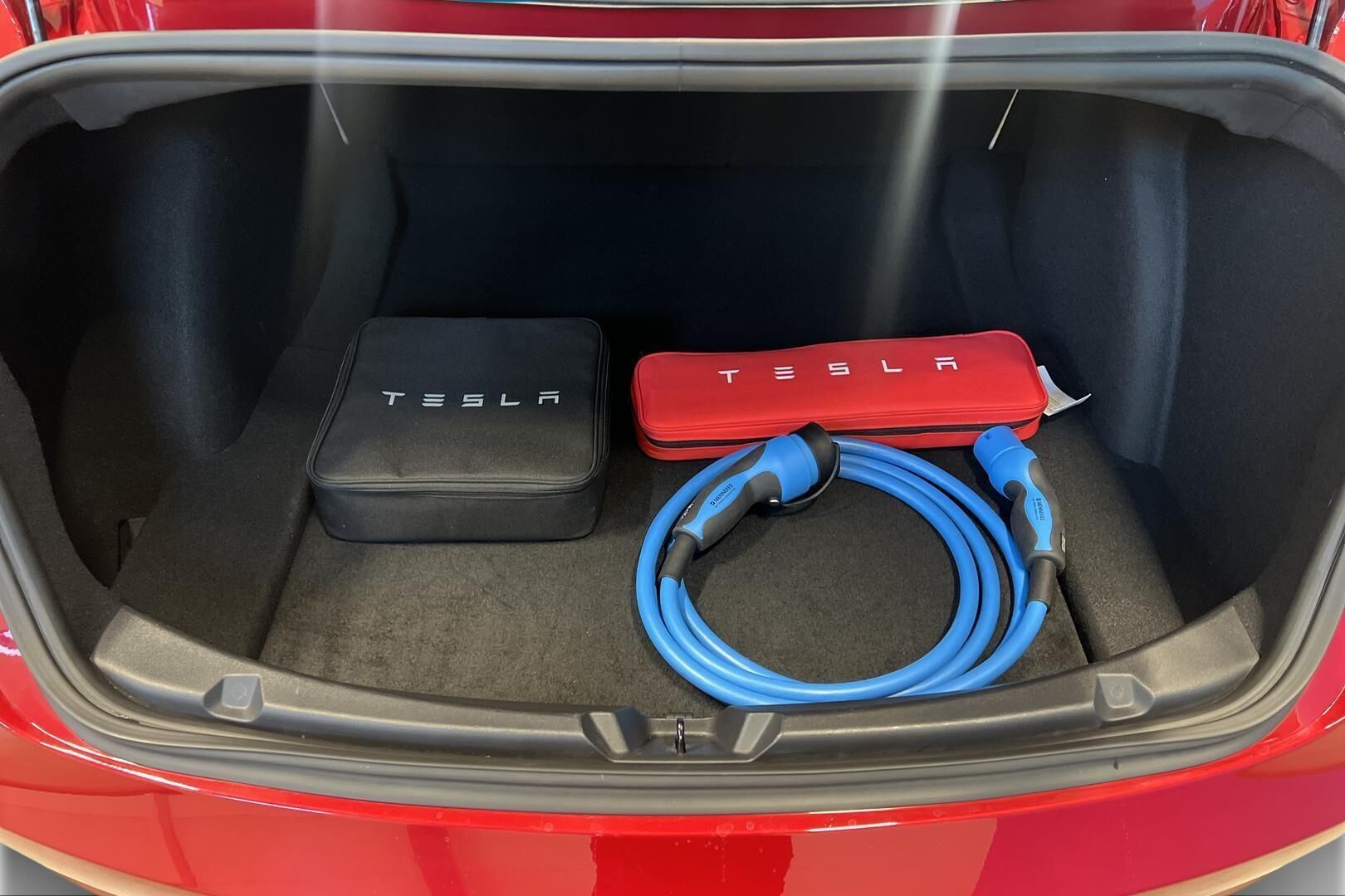 TESLA MODEL 3 iso kuva 11