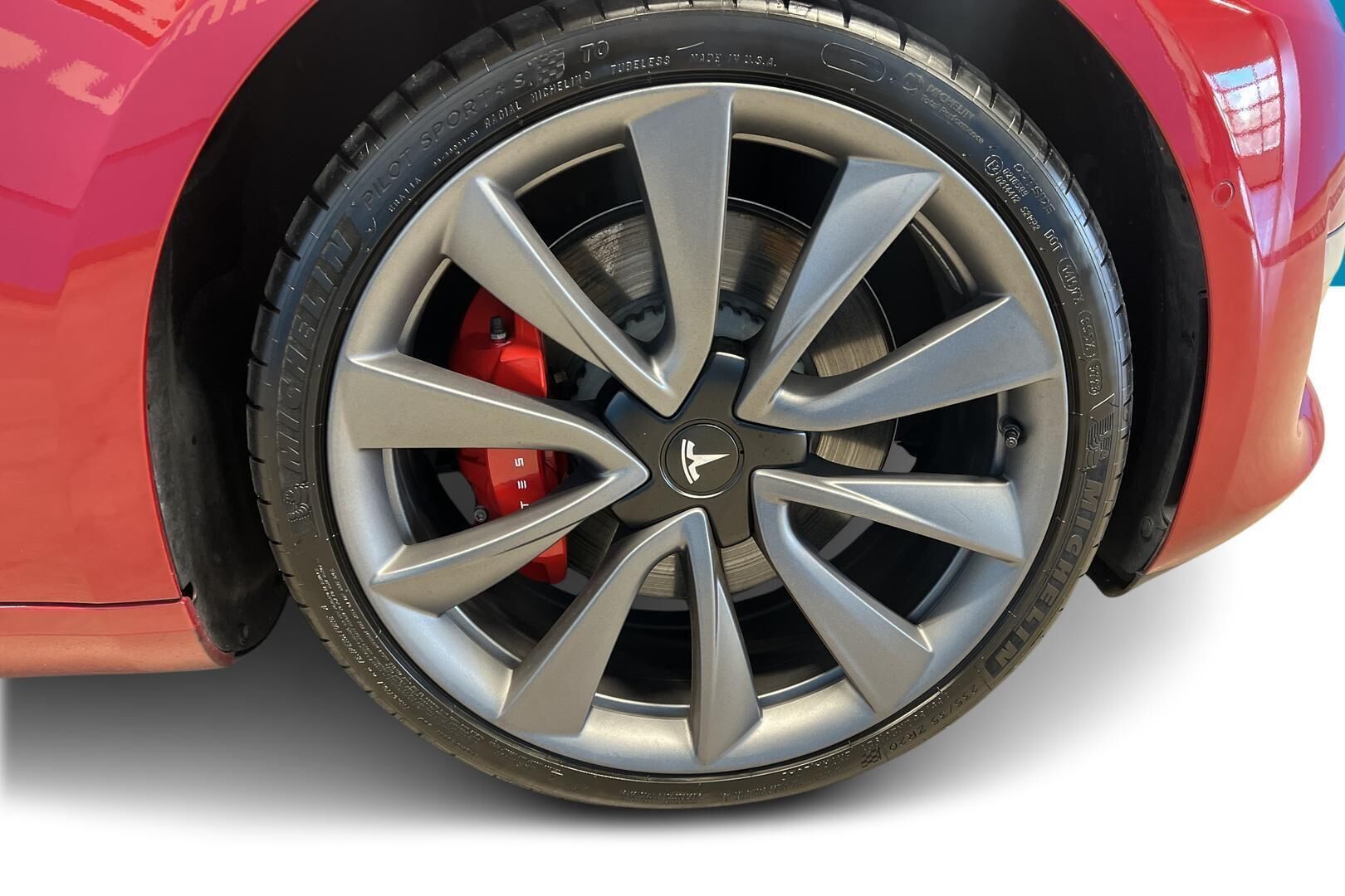 TESLA MODEL 3 iso kuva 12