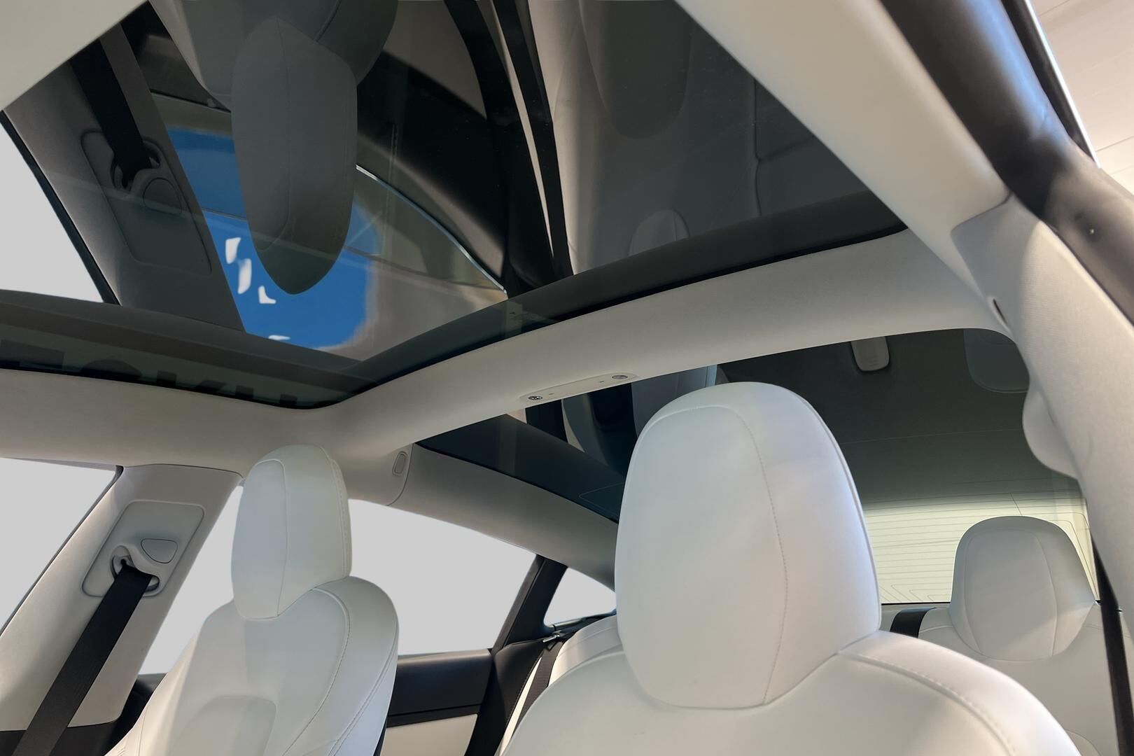 TESLA MODEL 3 iso kuva 13
