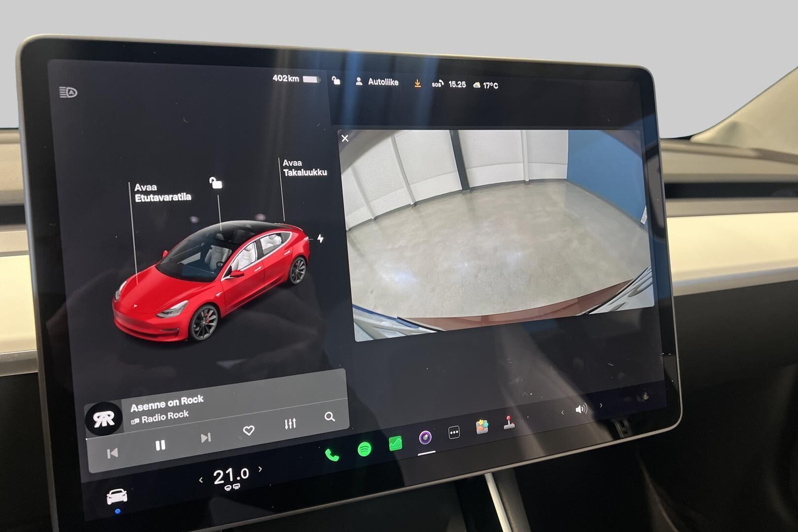 TESLA MODEL 3 iso kuva 14