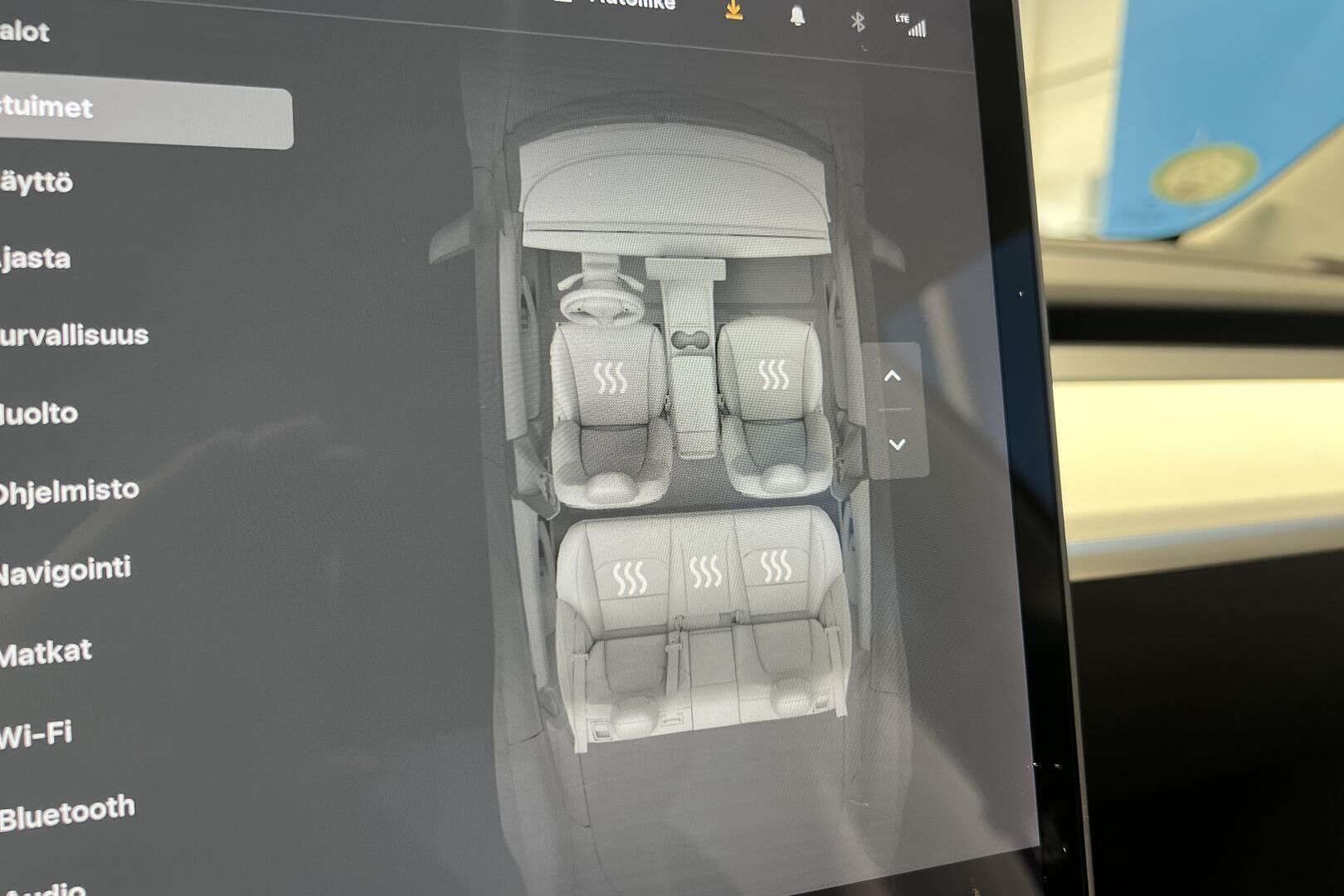 TESLA MODEL 3 iso kuva 17