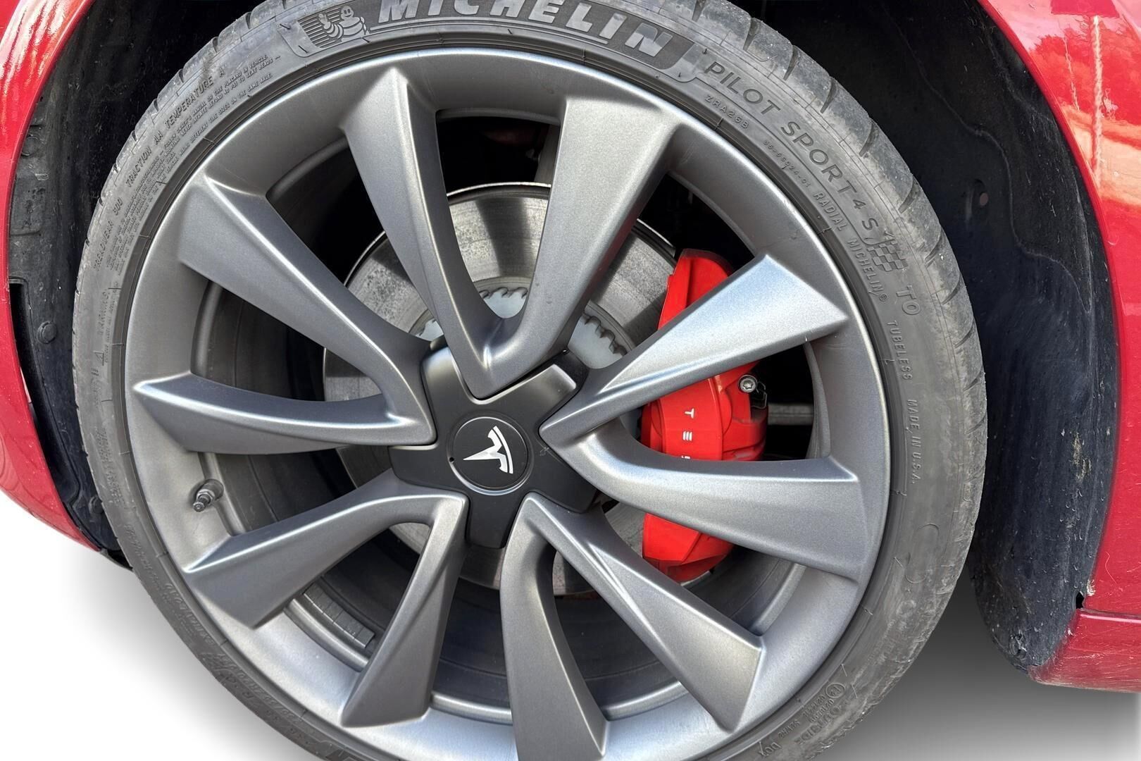 TESLA MODEL 3 iso kuva 2