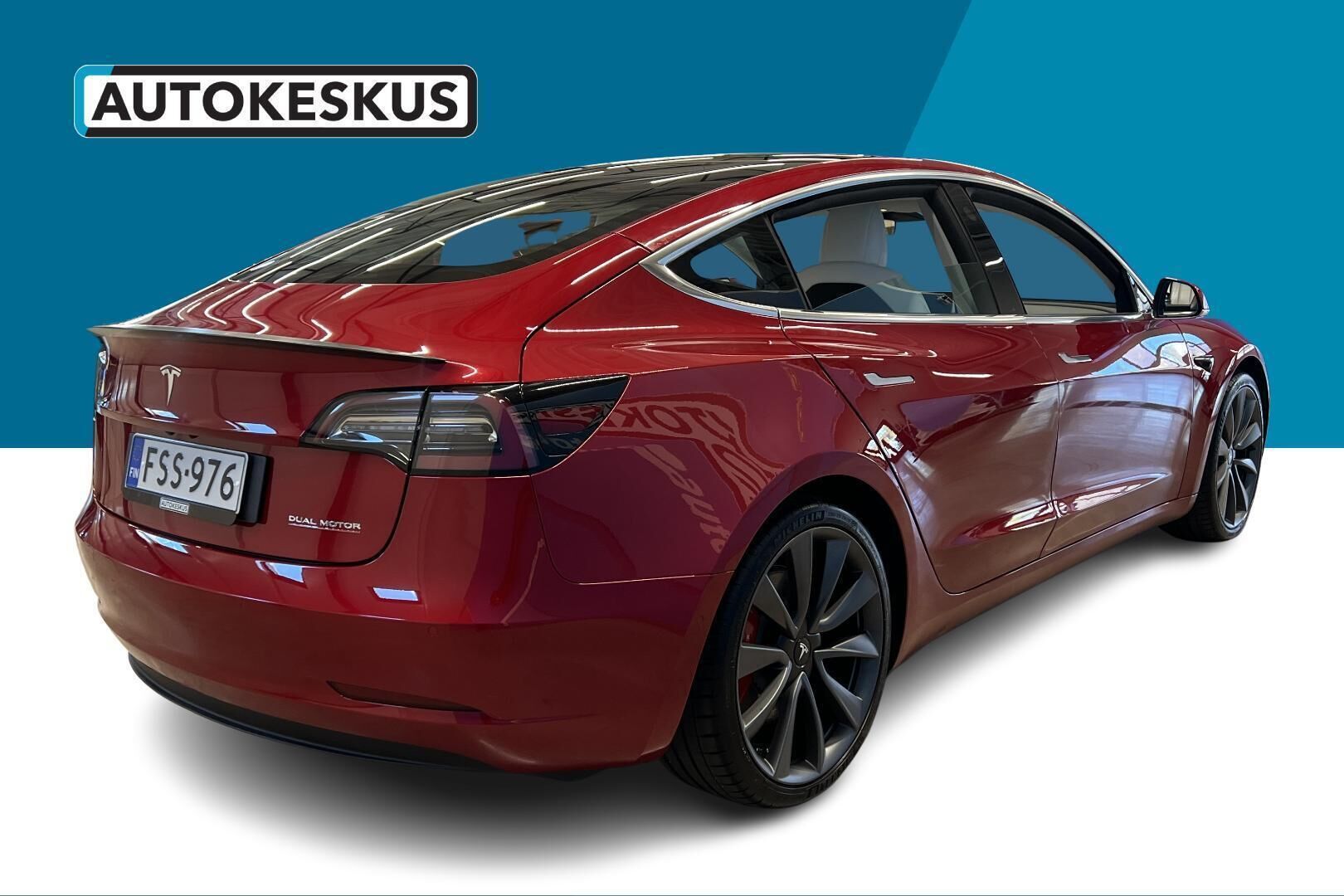 TESLA MODEL 3 iso kuva 4