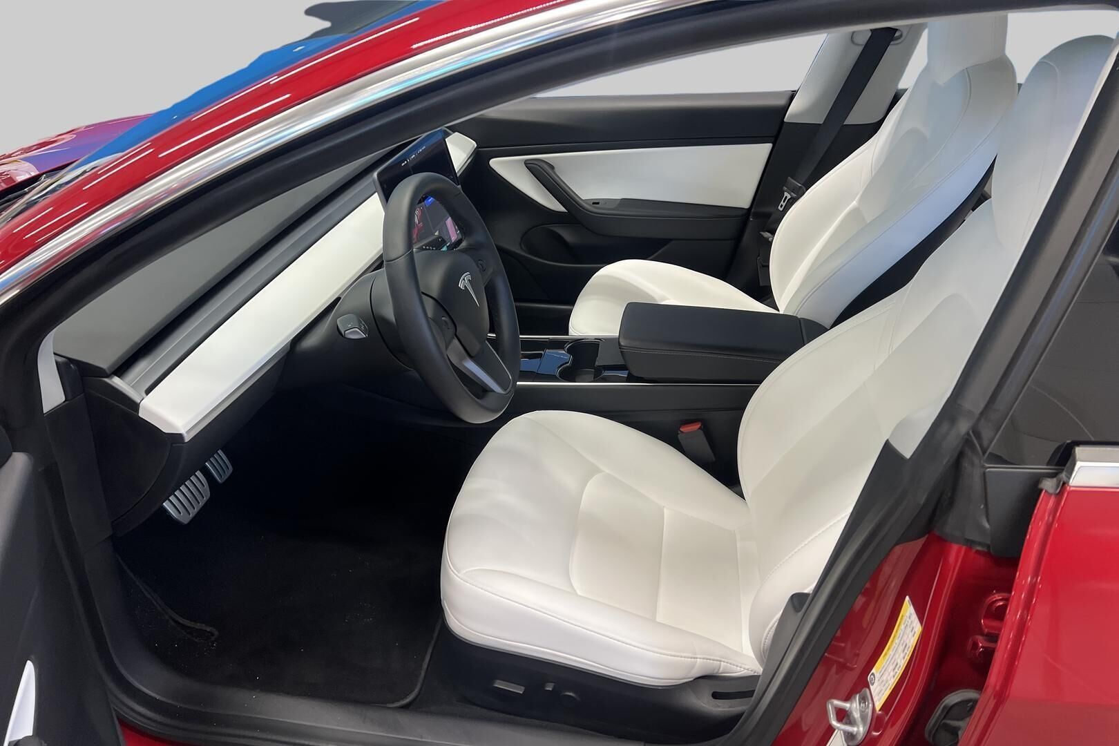 TESLA MODEL 3 iso kuva 8