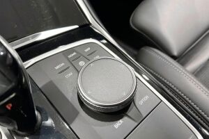 BMW 3-SARJA esikatselu 23