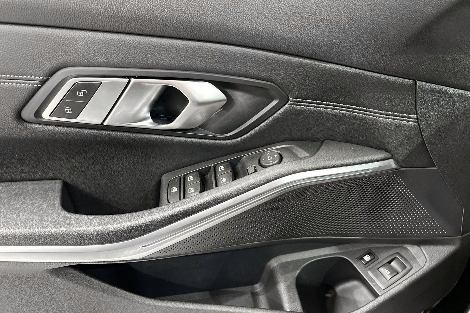 BMW 3-SARJA iso kuva 28