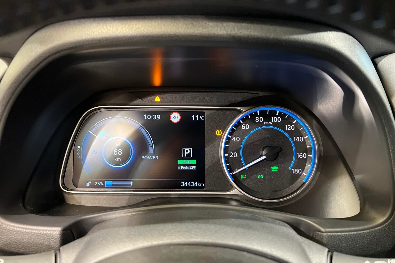 NISSAN LEAF iso kuva 14