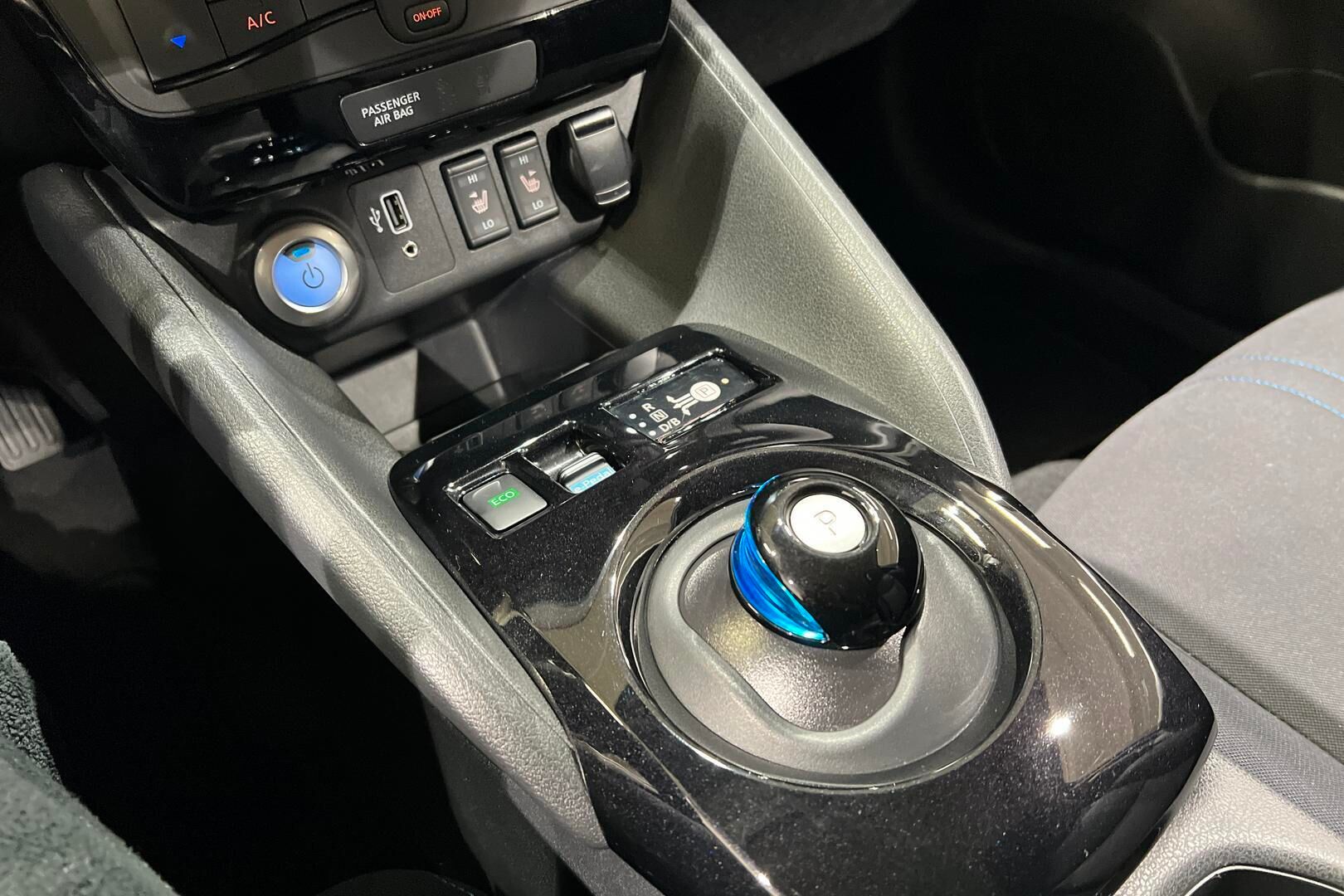 NISSAN LEAF iso kuva 20