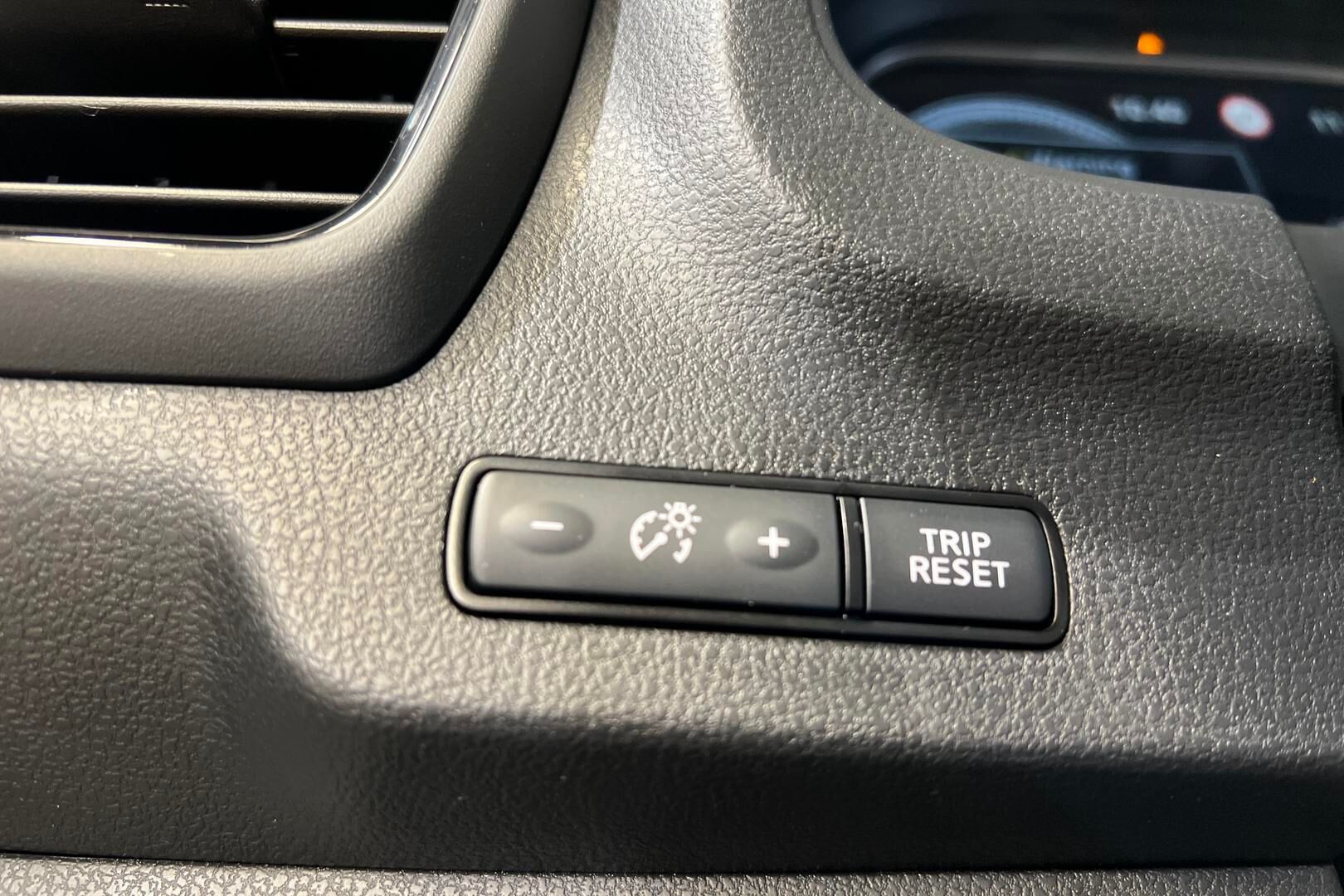 NISSAN LEAF iso kuva 23