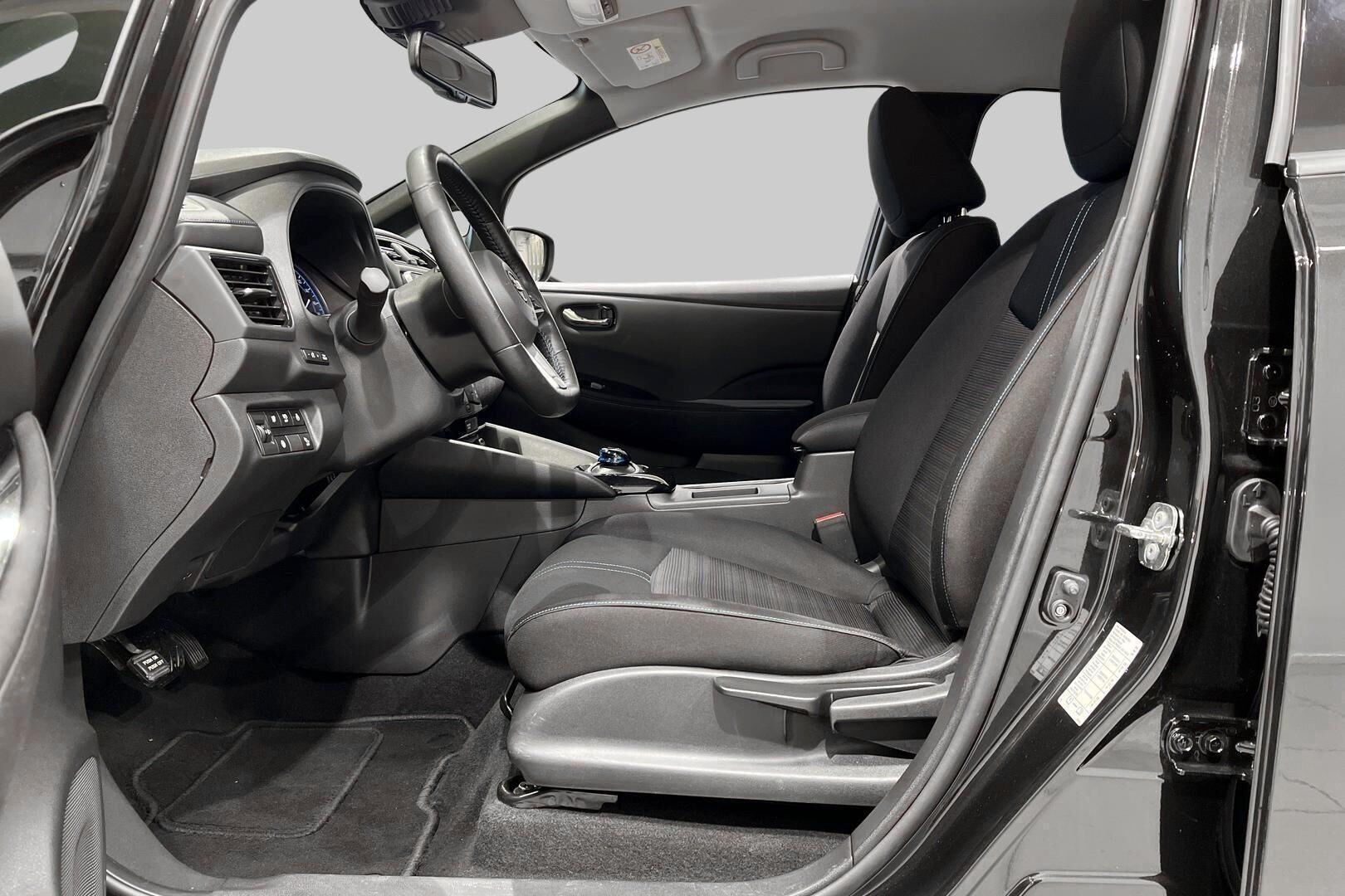 NISSAN LEAF iso kuva 9