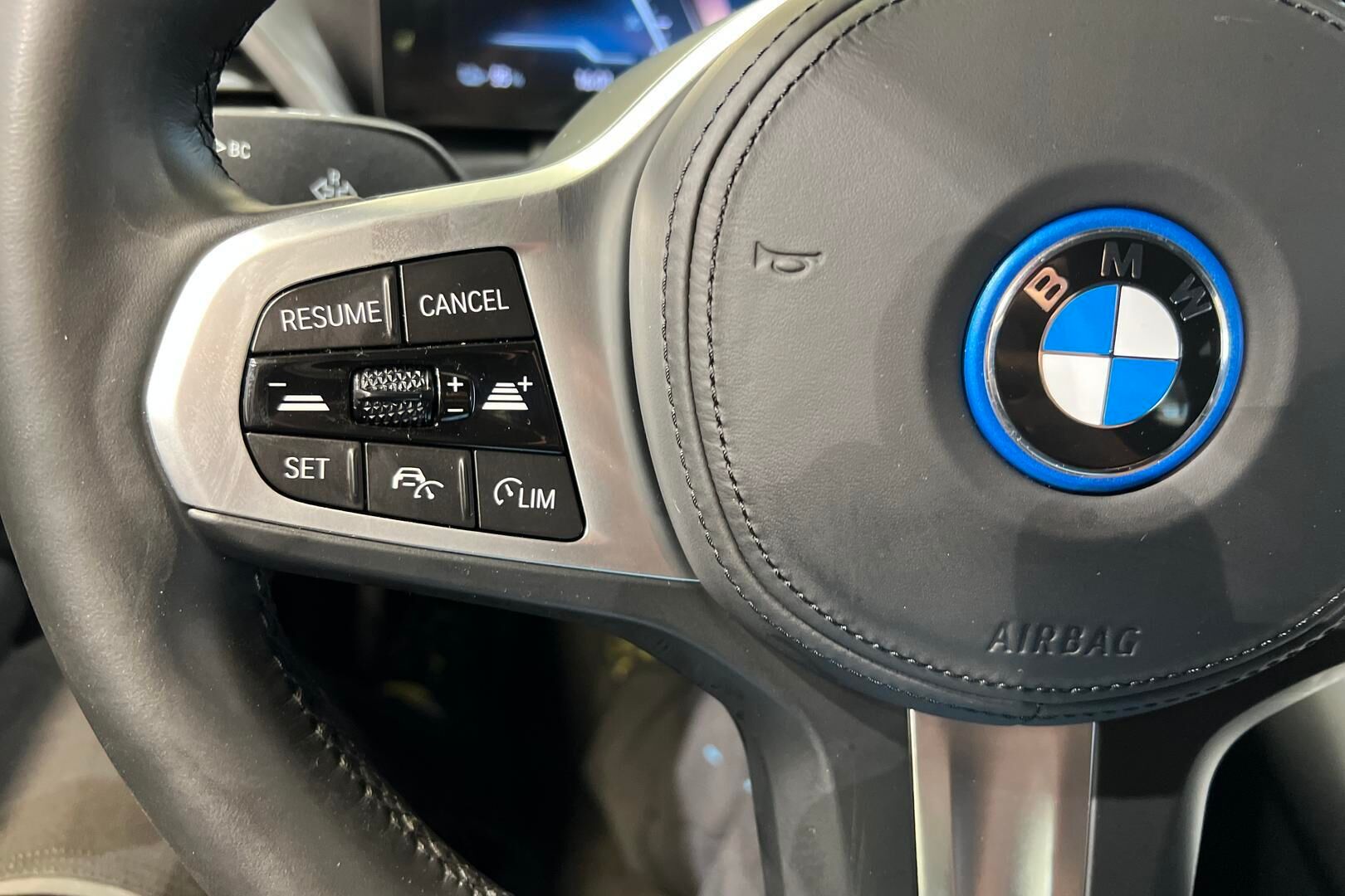BMW I4 iso kuva 25