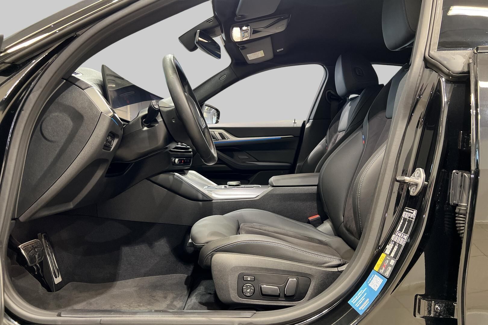 BMW I4 iso kuva 8
