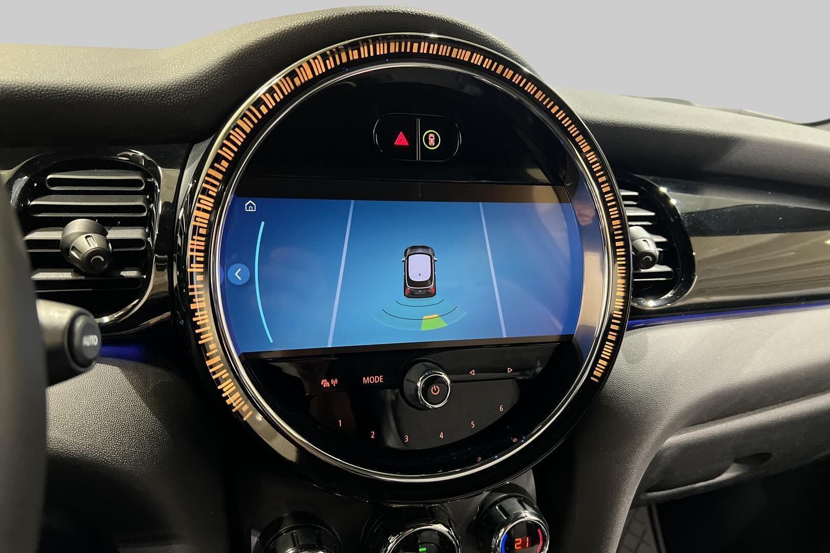 MINI COOPER SE iso kuva 16