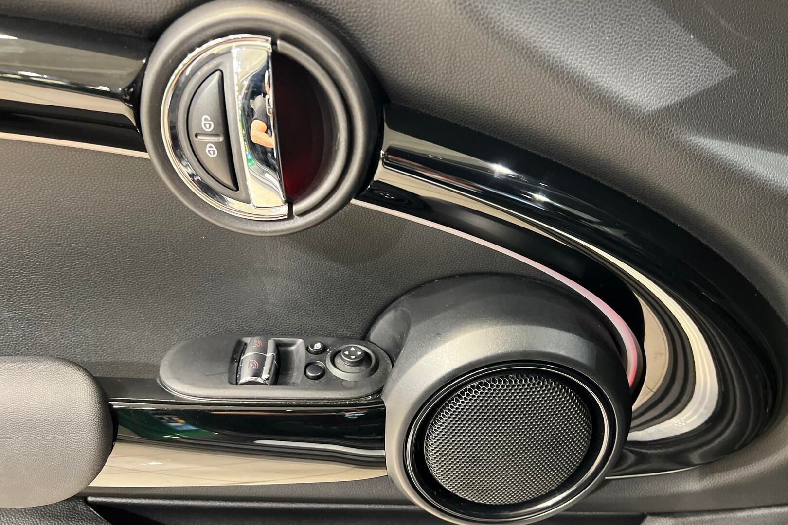 MINI COOPER SE iso kuva 30