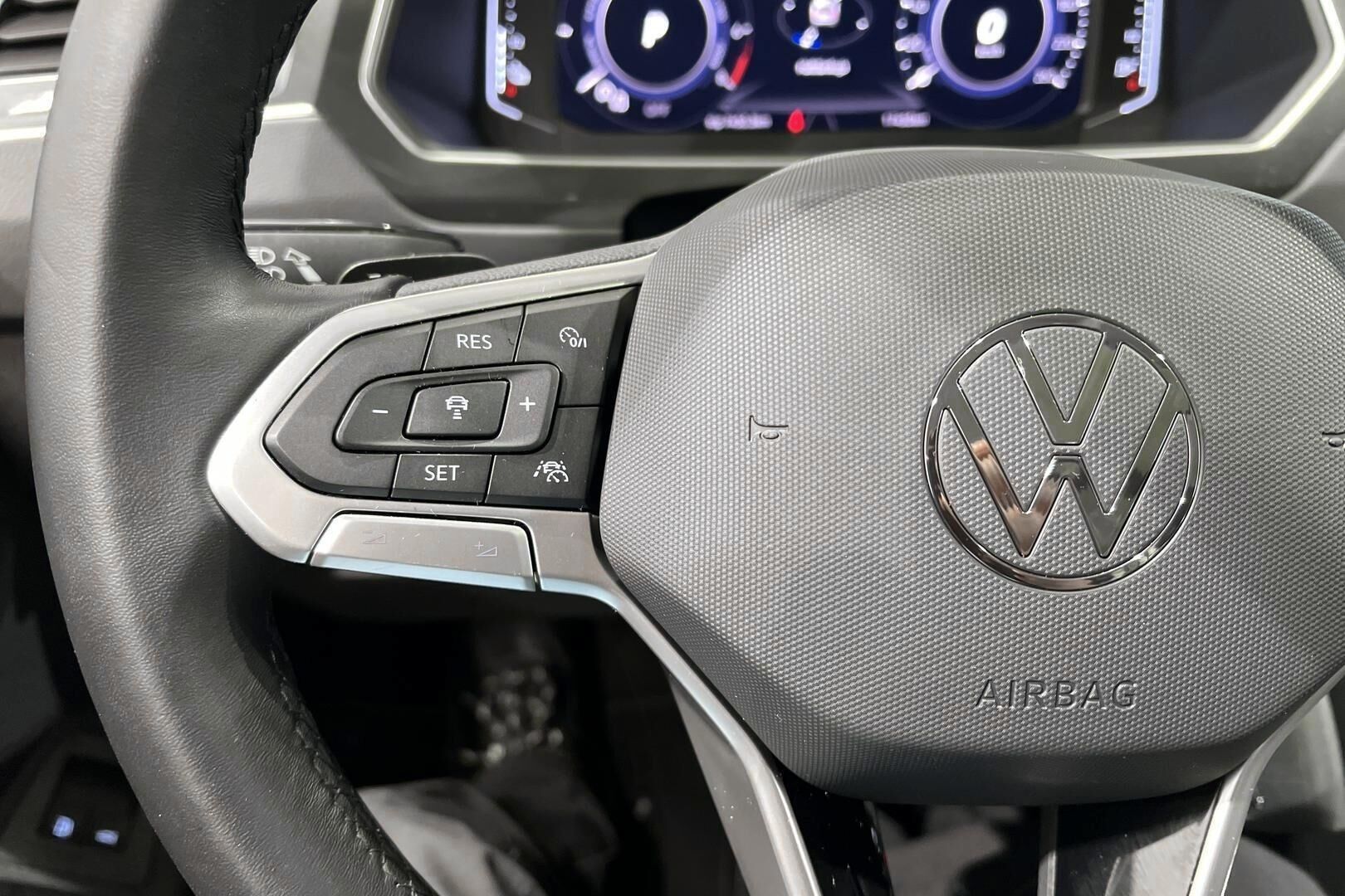 VOLKSWAGEN TIGUAN iso kuva 26