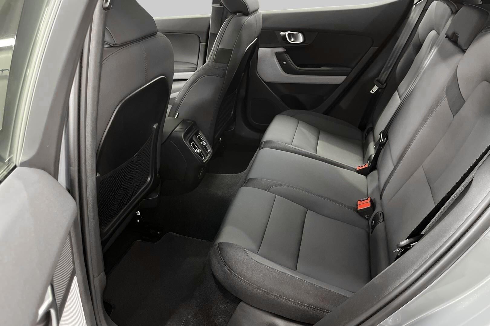 POLESTAR 2 iso kuva 10