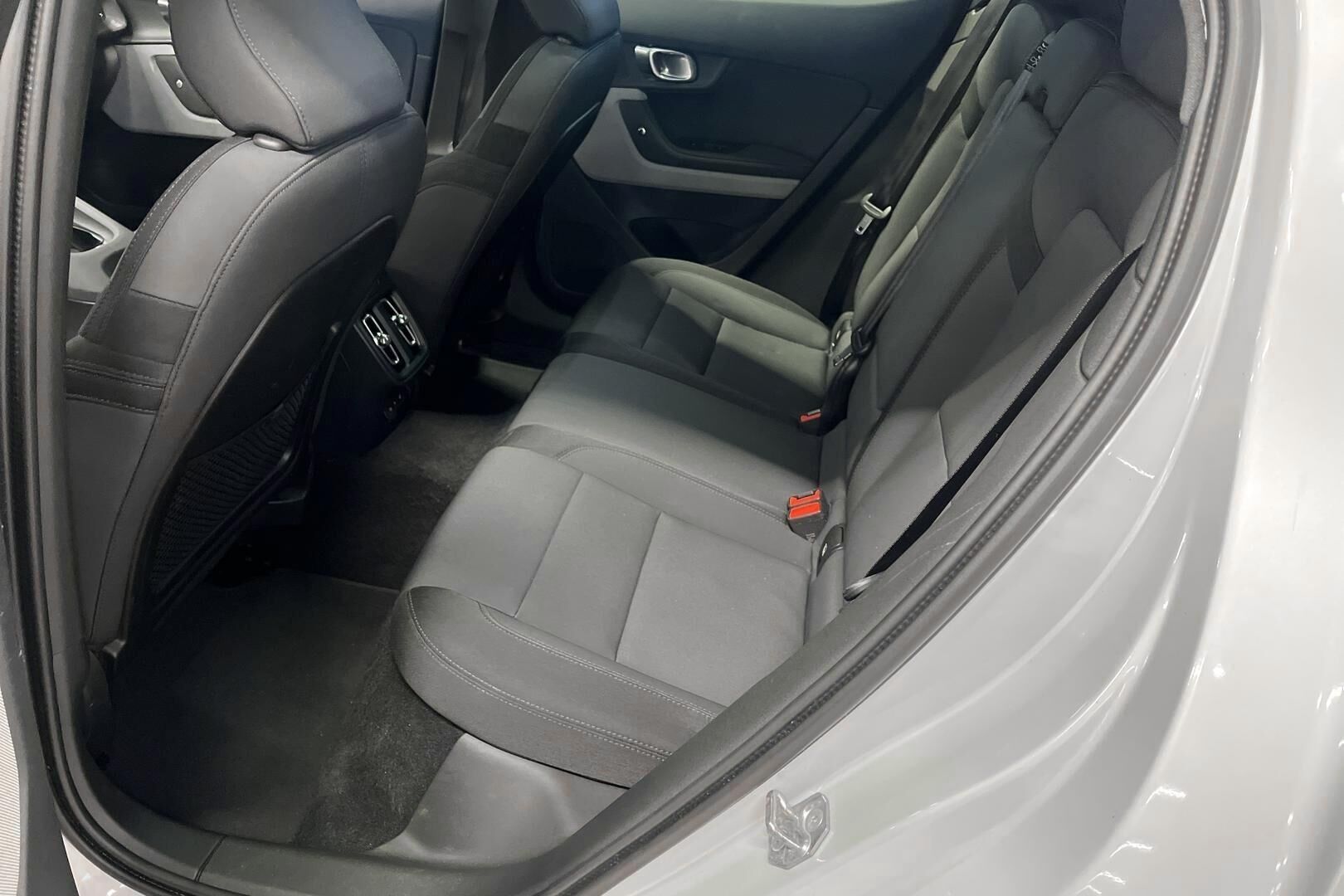 POLESTAR 2 iso kuva 7