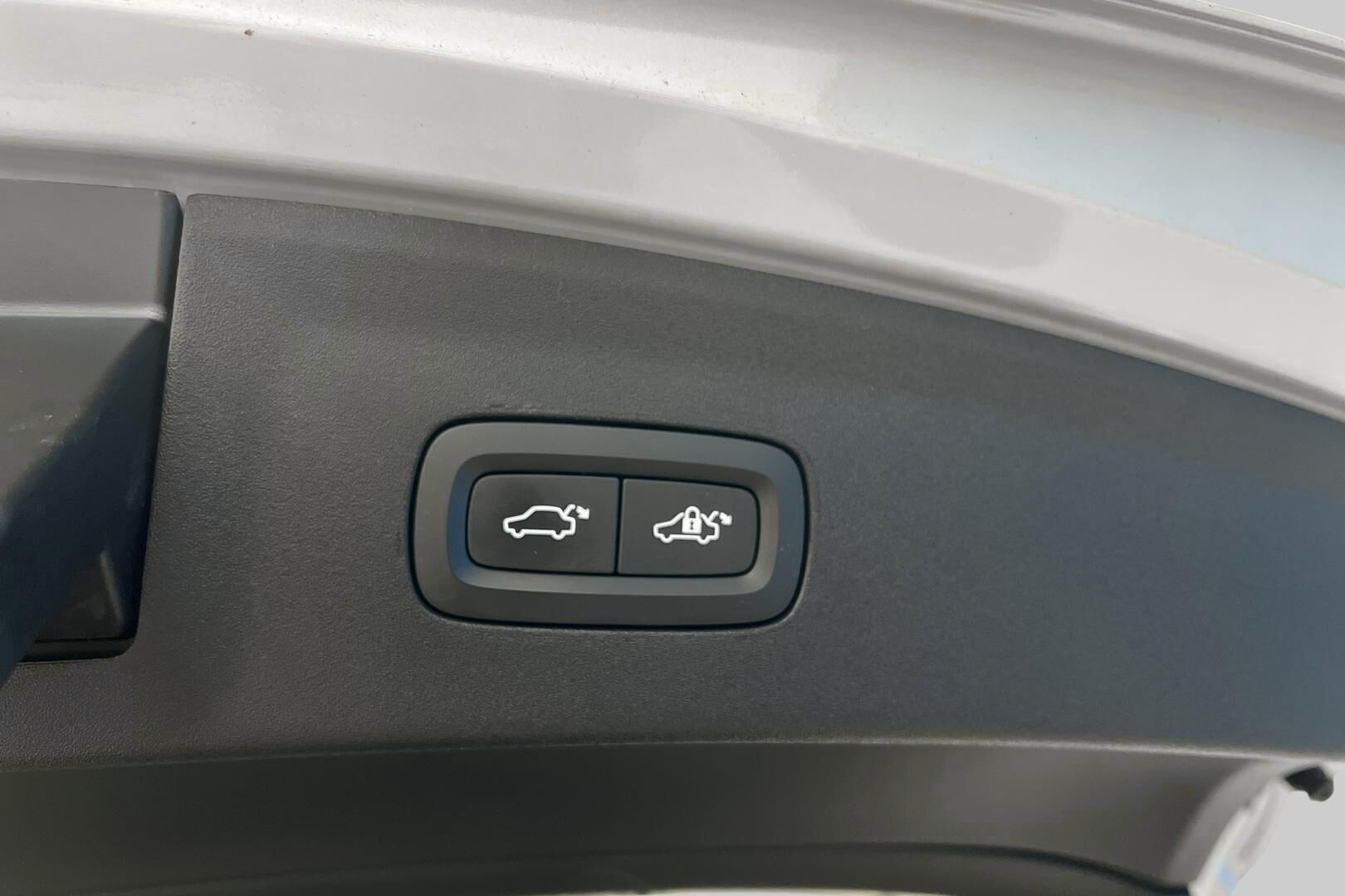 POLESTAR 2 iso kuva 10