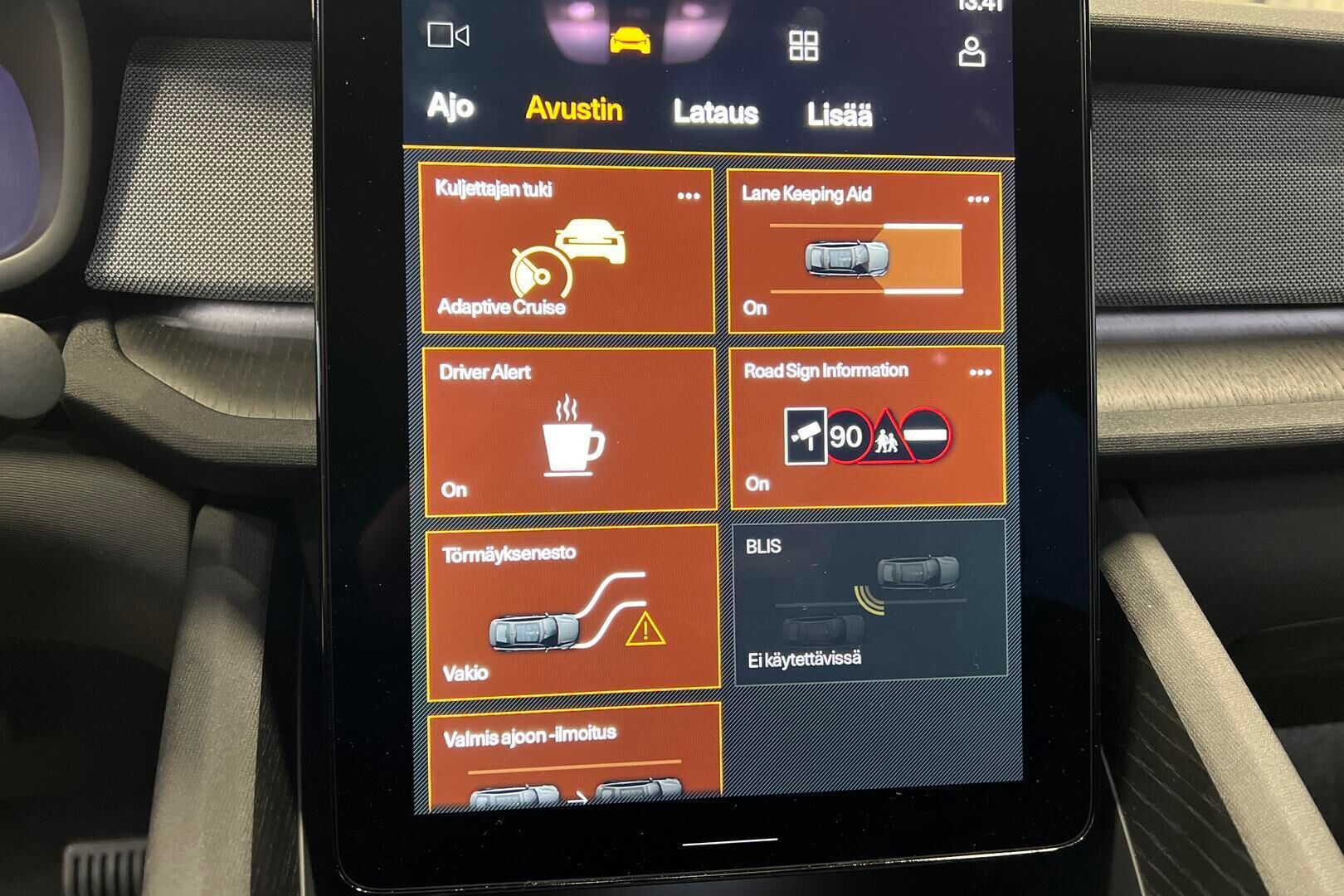 POLESTAR 2 iso kuva 14