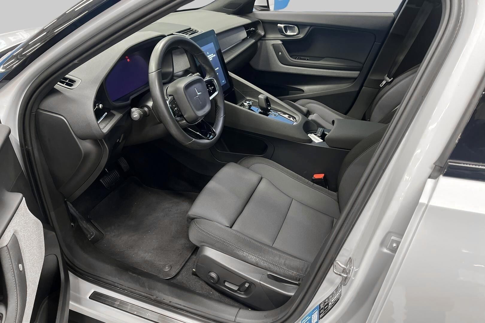 POLESTAR 2 iso kuva 6