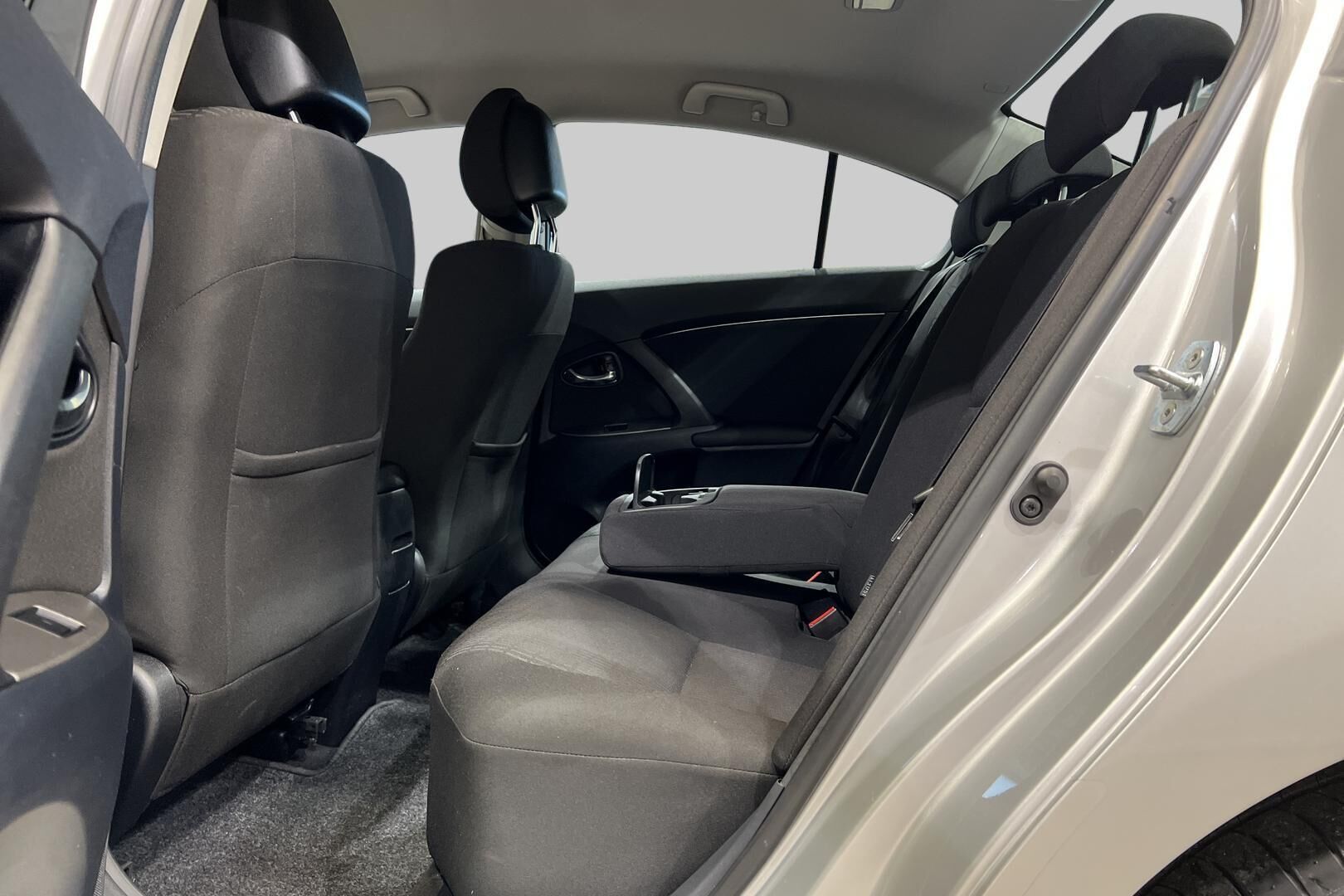 TOYOTA AVENSIS iso kuva 10