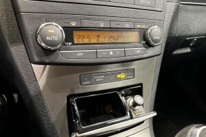 TOYOTA AVENSIS esikatselu 16