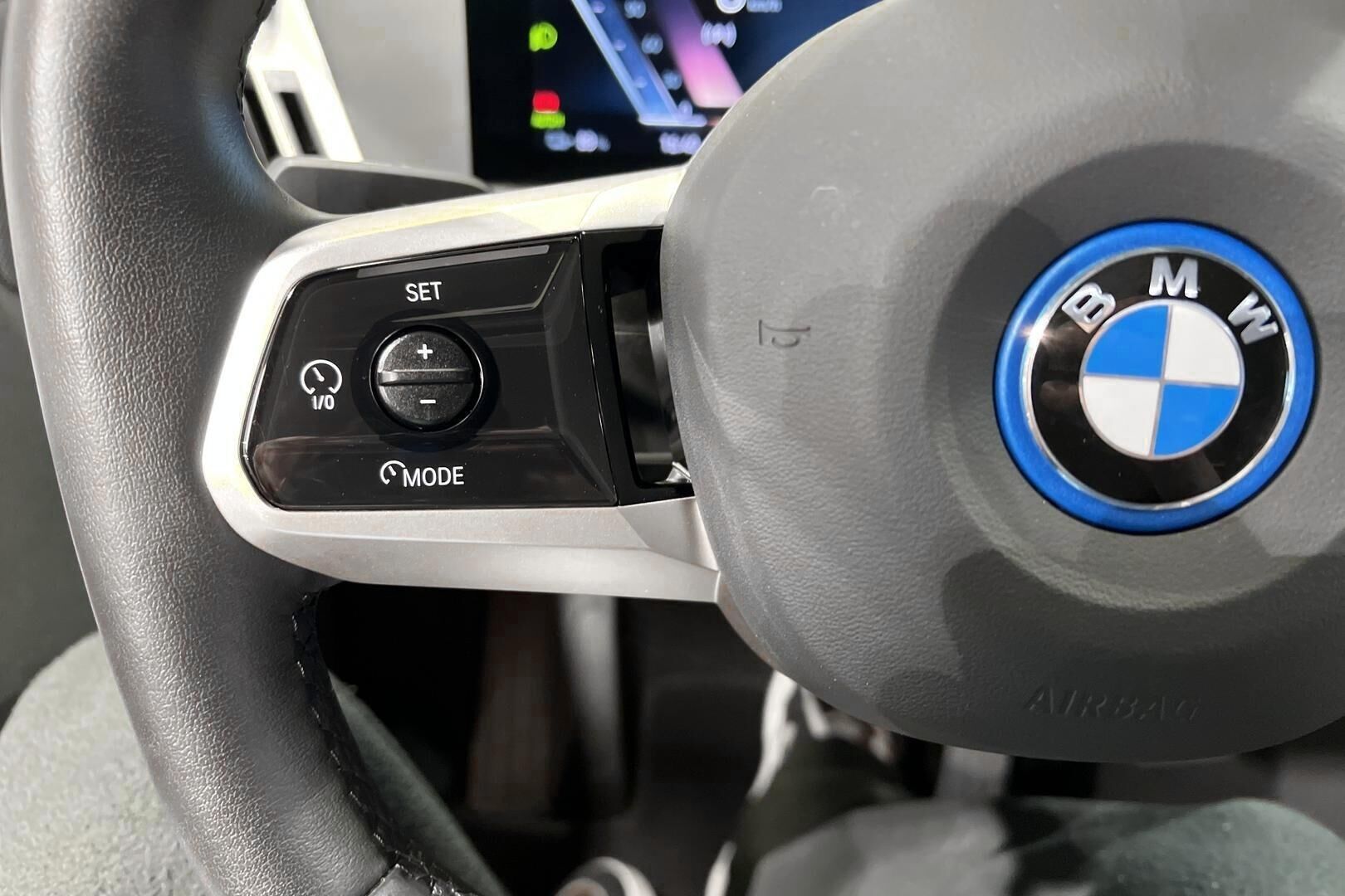 BMW IX iso kuva 28