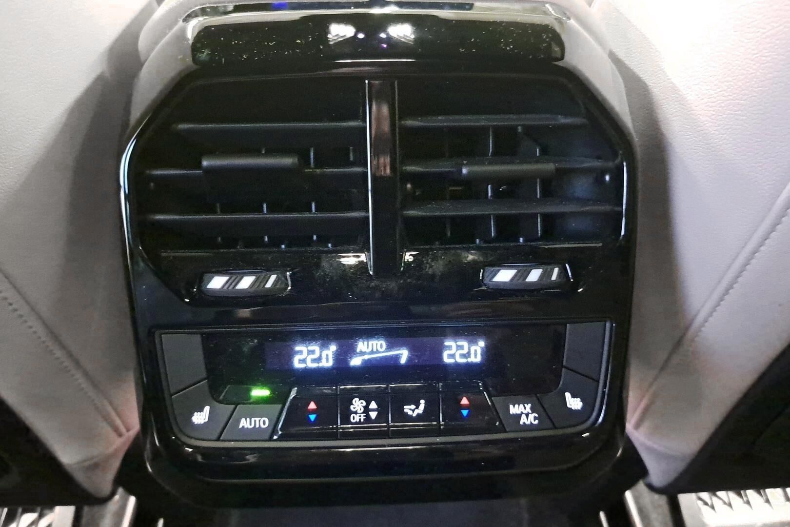 BMW IX iso kuva 4