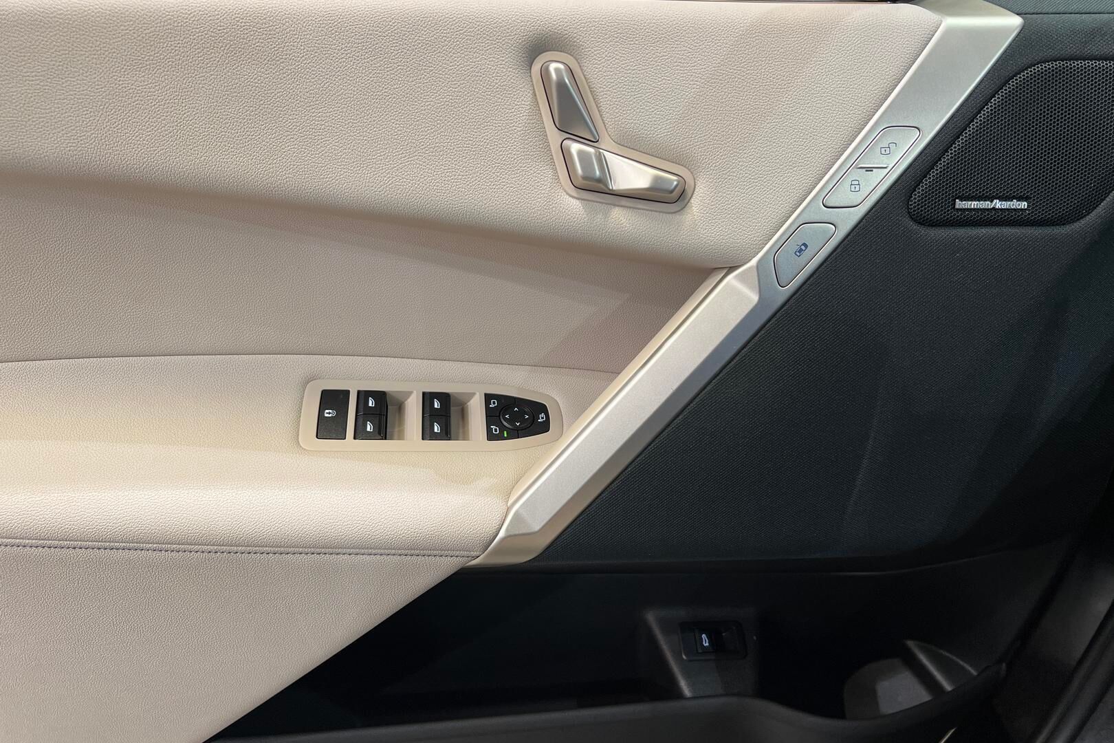 BMW IX iso kuva 31