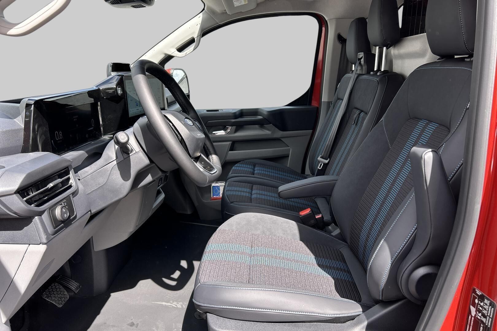 Ford Transit Custom iso kuva 8
