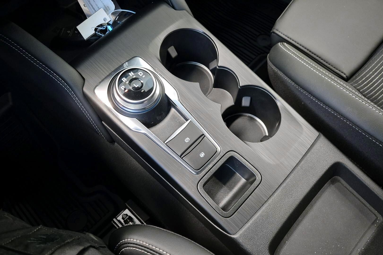 Ford Kuga iso kuva 16