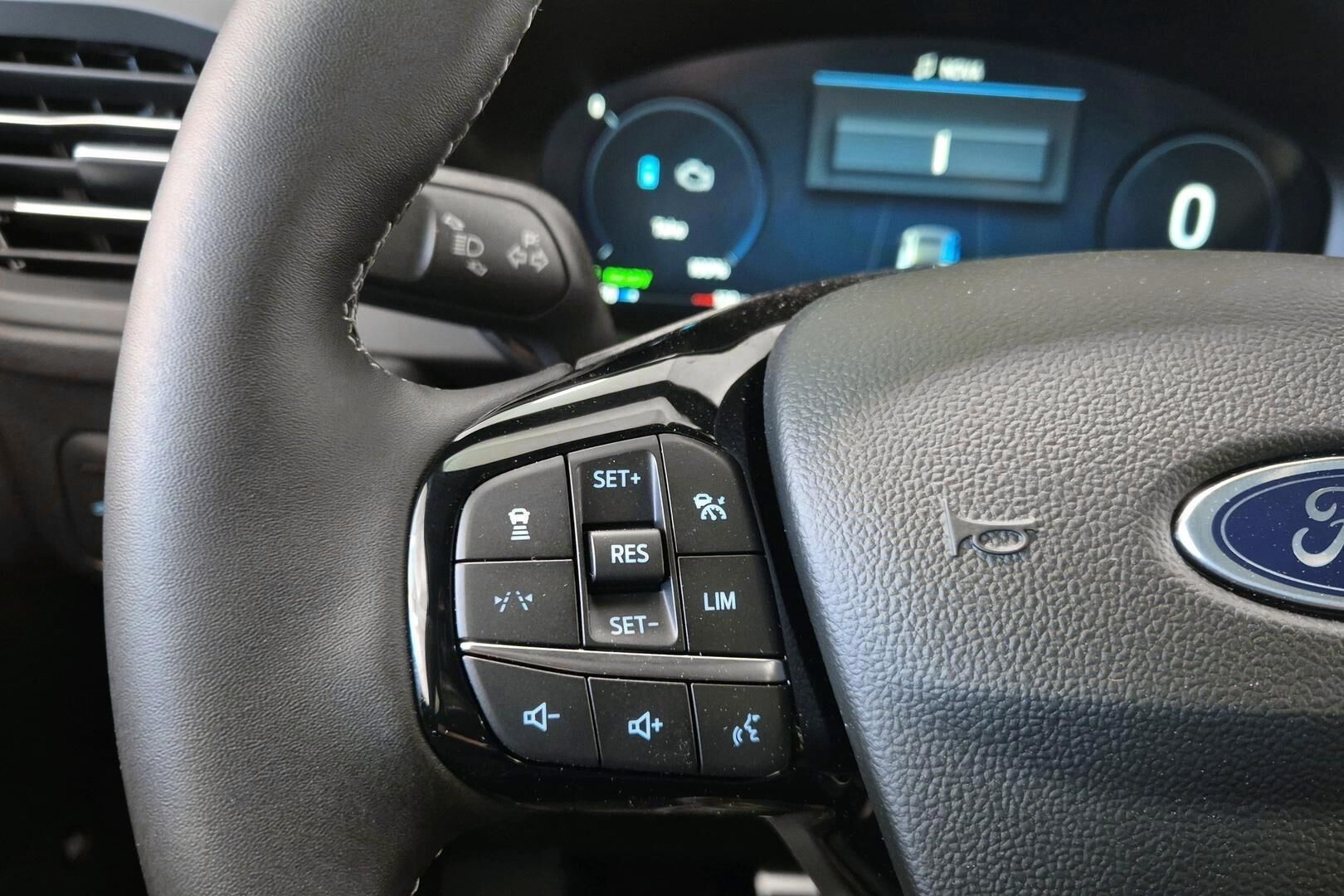 Ford Kuga iso kuva 18