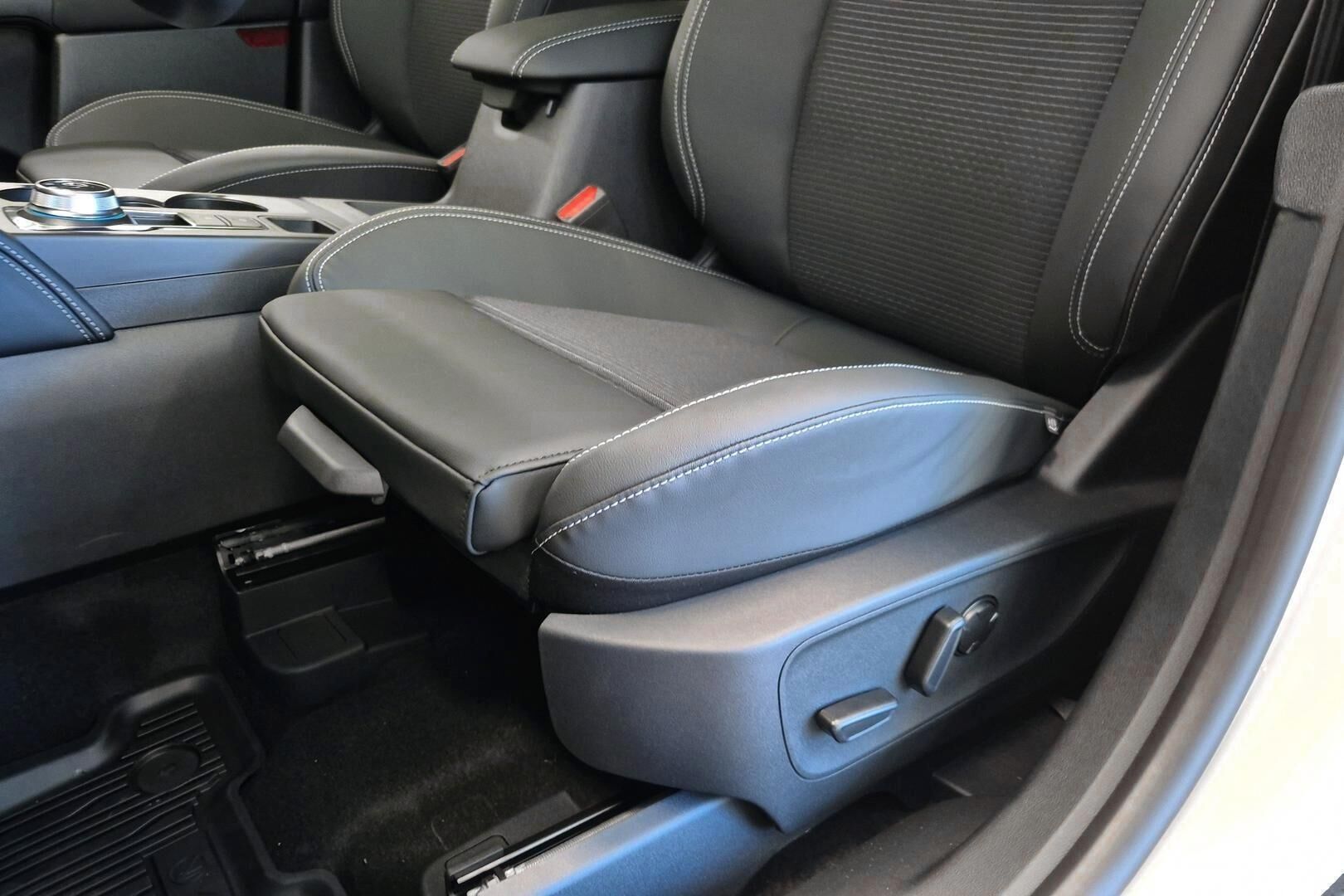 Ford Kuga iso kuva 21