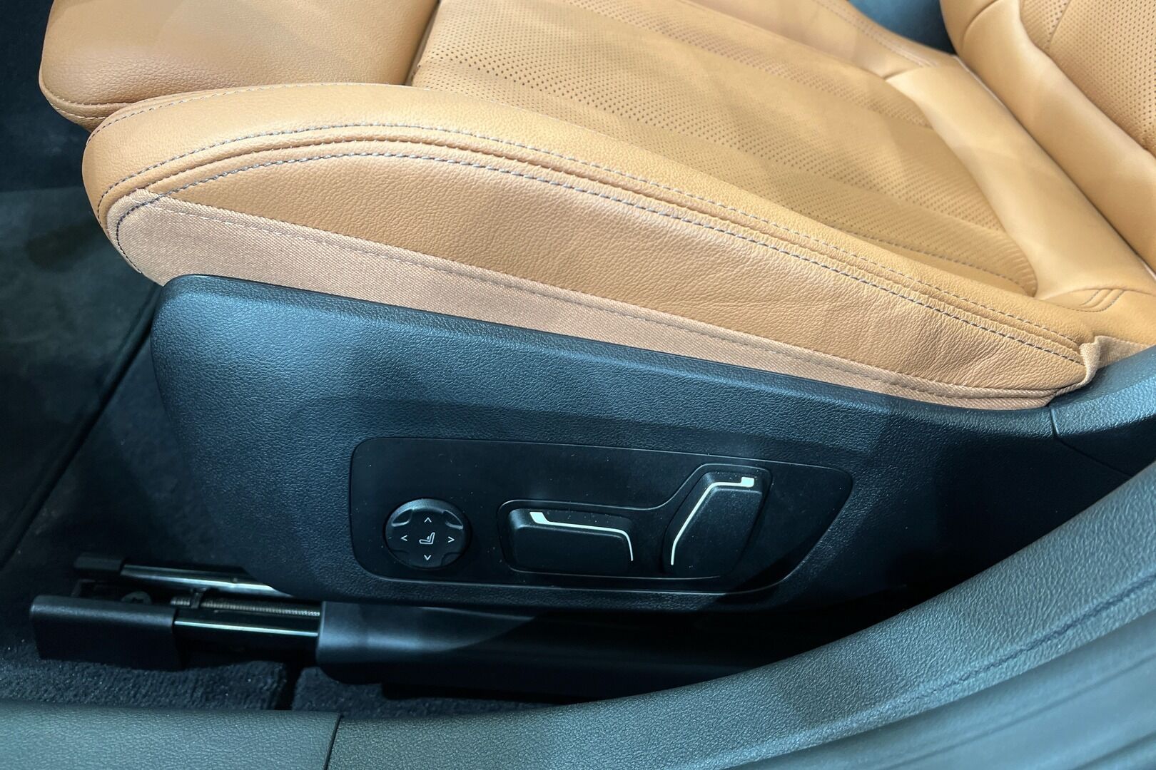 BMW I4 M50 iso kuva 20