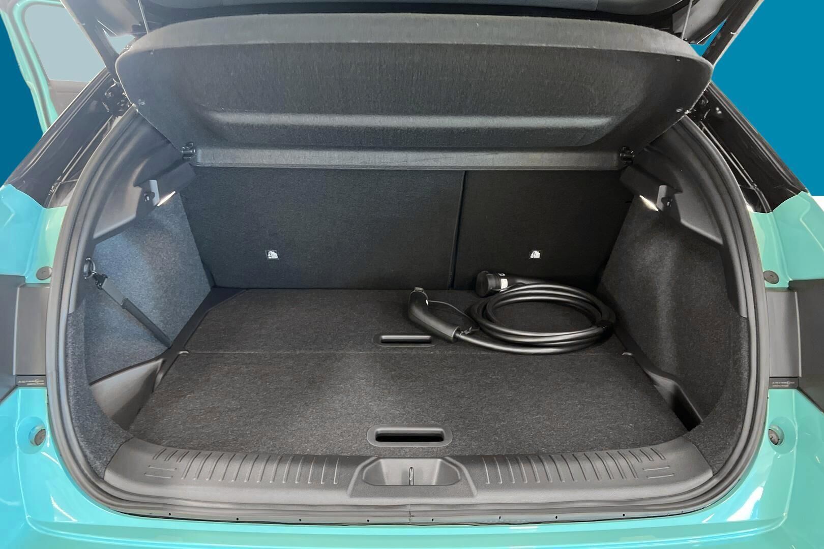 Nissan Leaf iso kuva 11