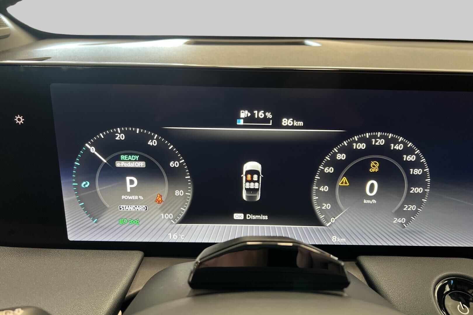 Nissan Leaf iso kuva 13