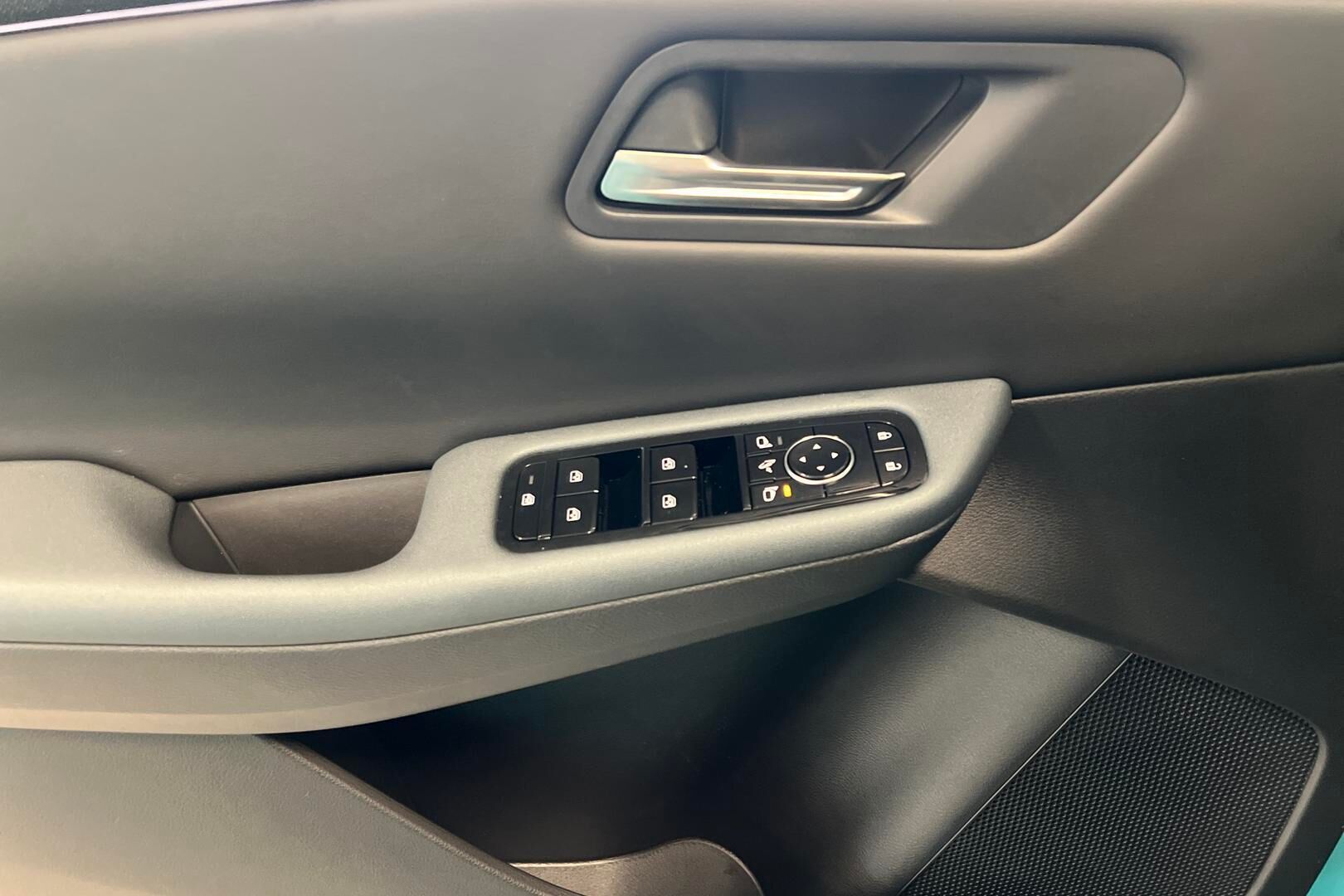 Nissan Leaf iso kuva 19