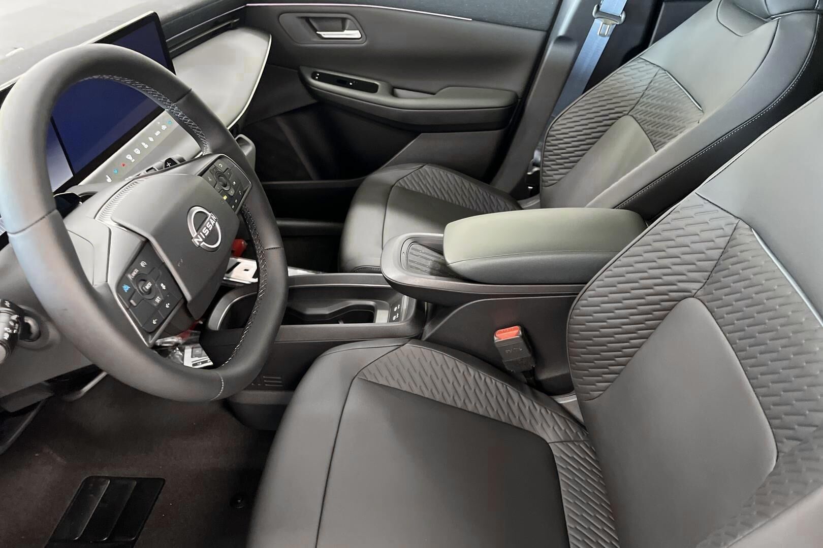 Nissan Leaf iso kuva 8