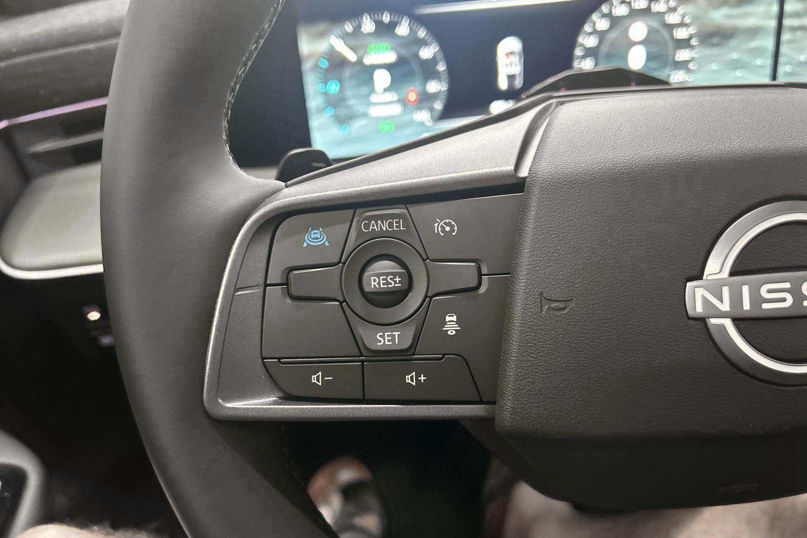Nissan Leaf iso kuva 17