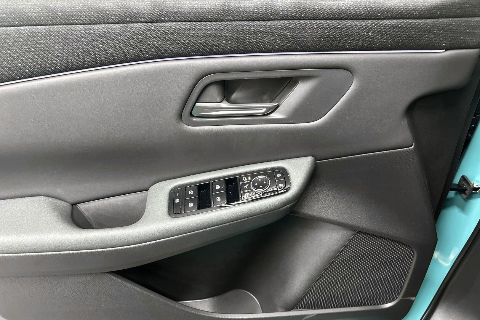 Nissan Leaf iso kuva 19